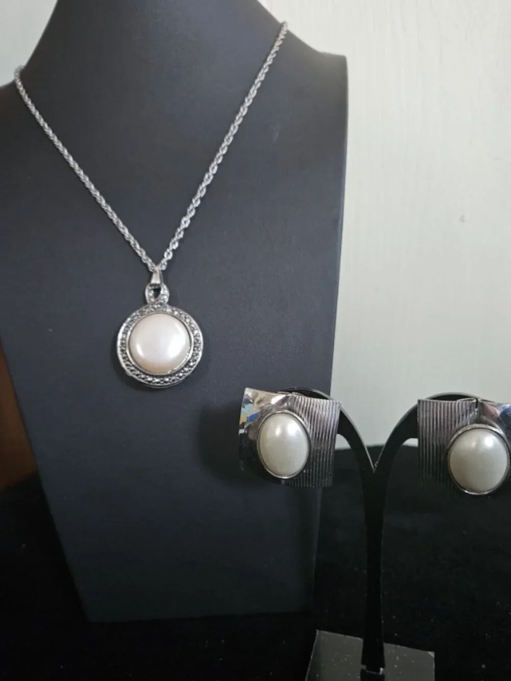 AVON Art Deco Marcasite Faux Pearl Pendant Reversible Necklace & Earring Set